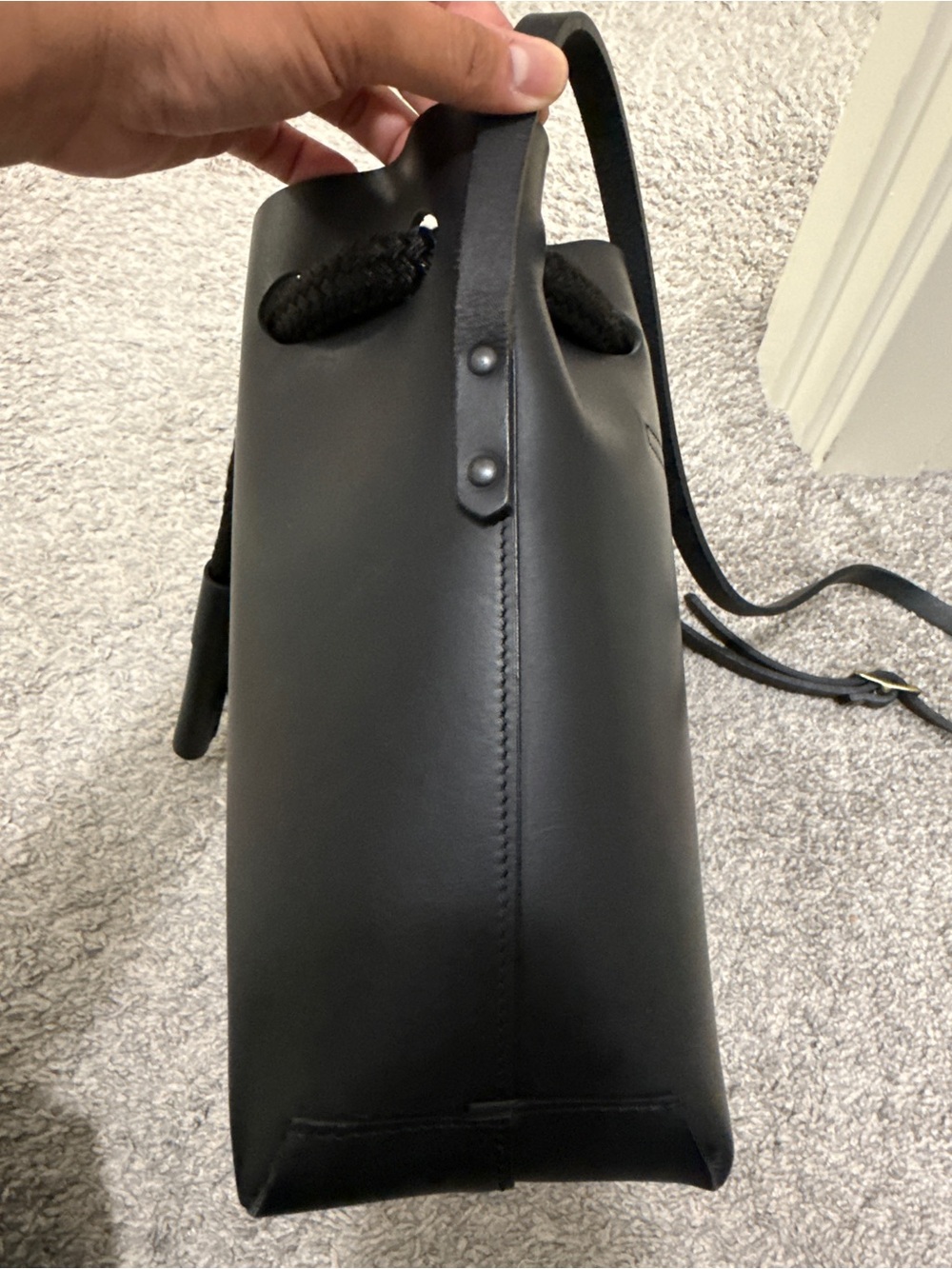 The Stowe bucket bag in black - Picture 4 of 9